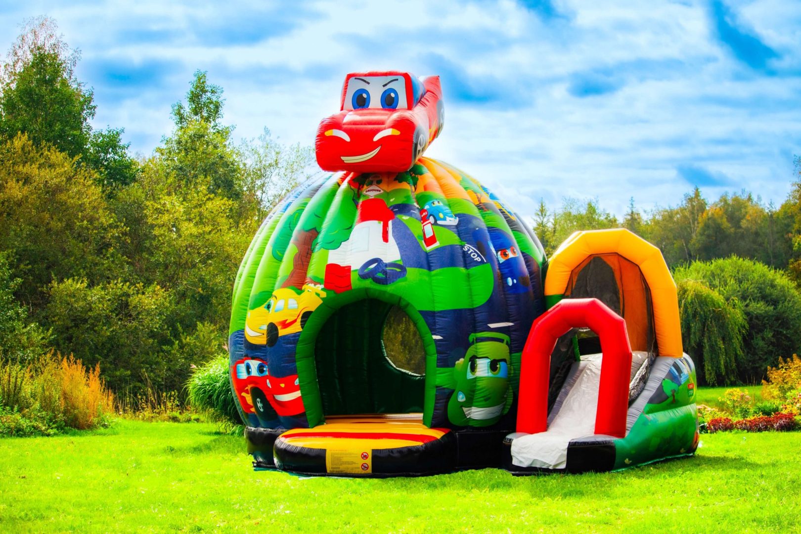 piepusama-atrakcija-makvins-1-scaled-1 McQueen - Image 1
